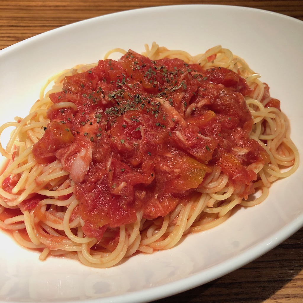 ツナとトマトの冷たいスパゲッティの写真